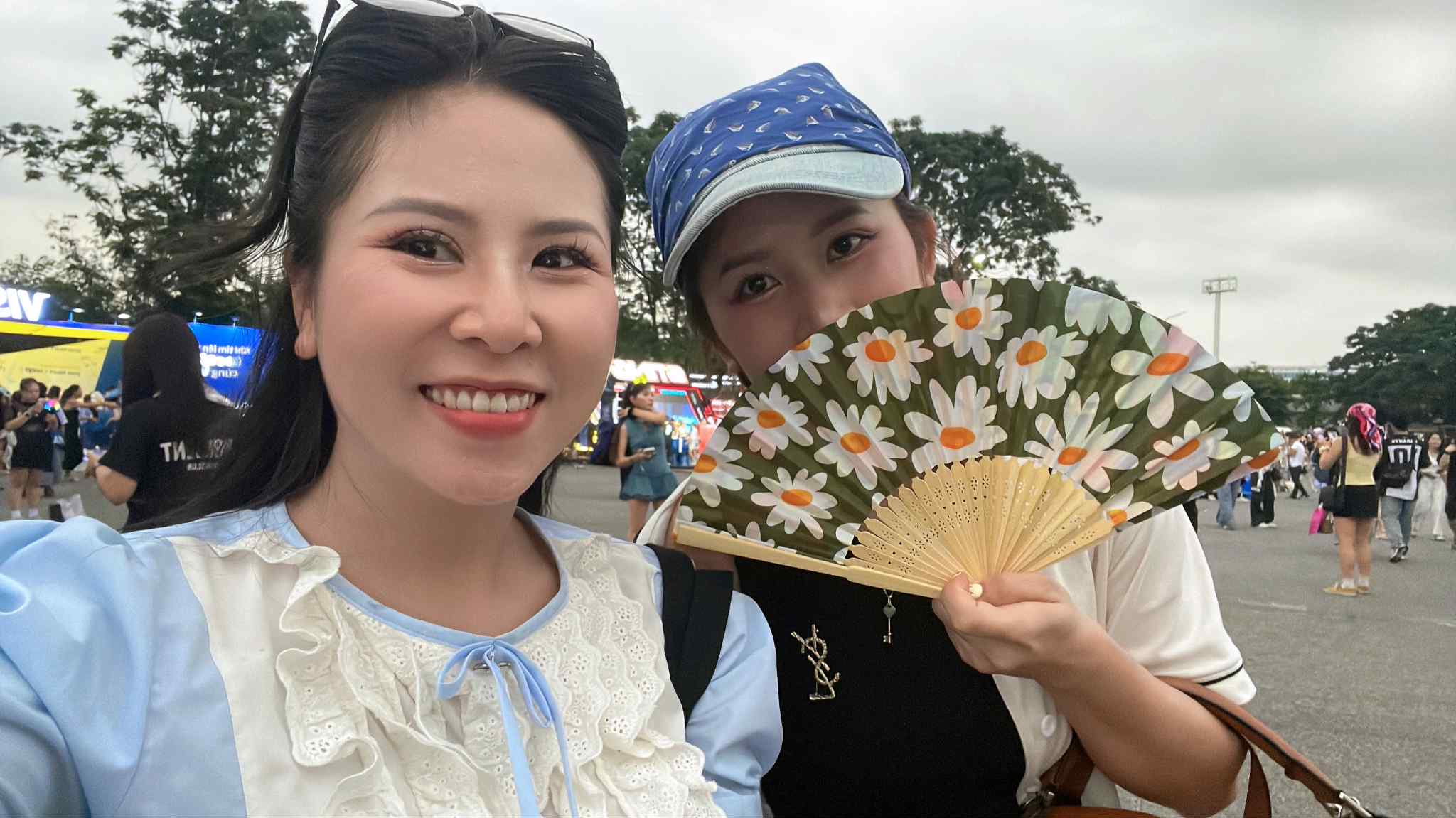 quạt giấy việt nam
