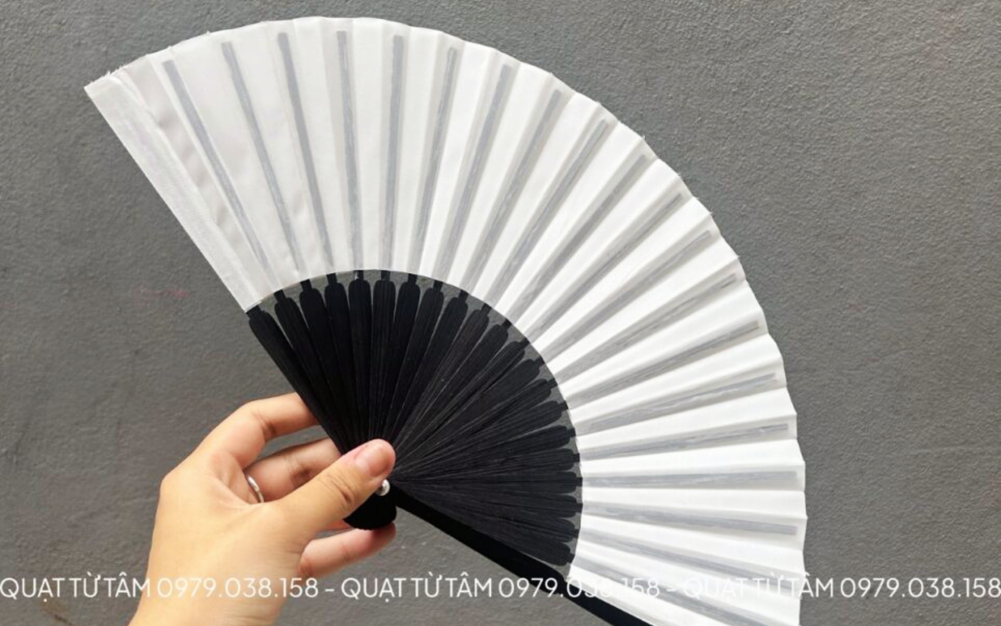quạt cổ trang