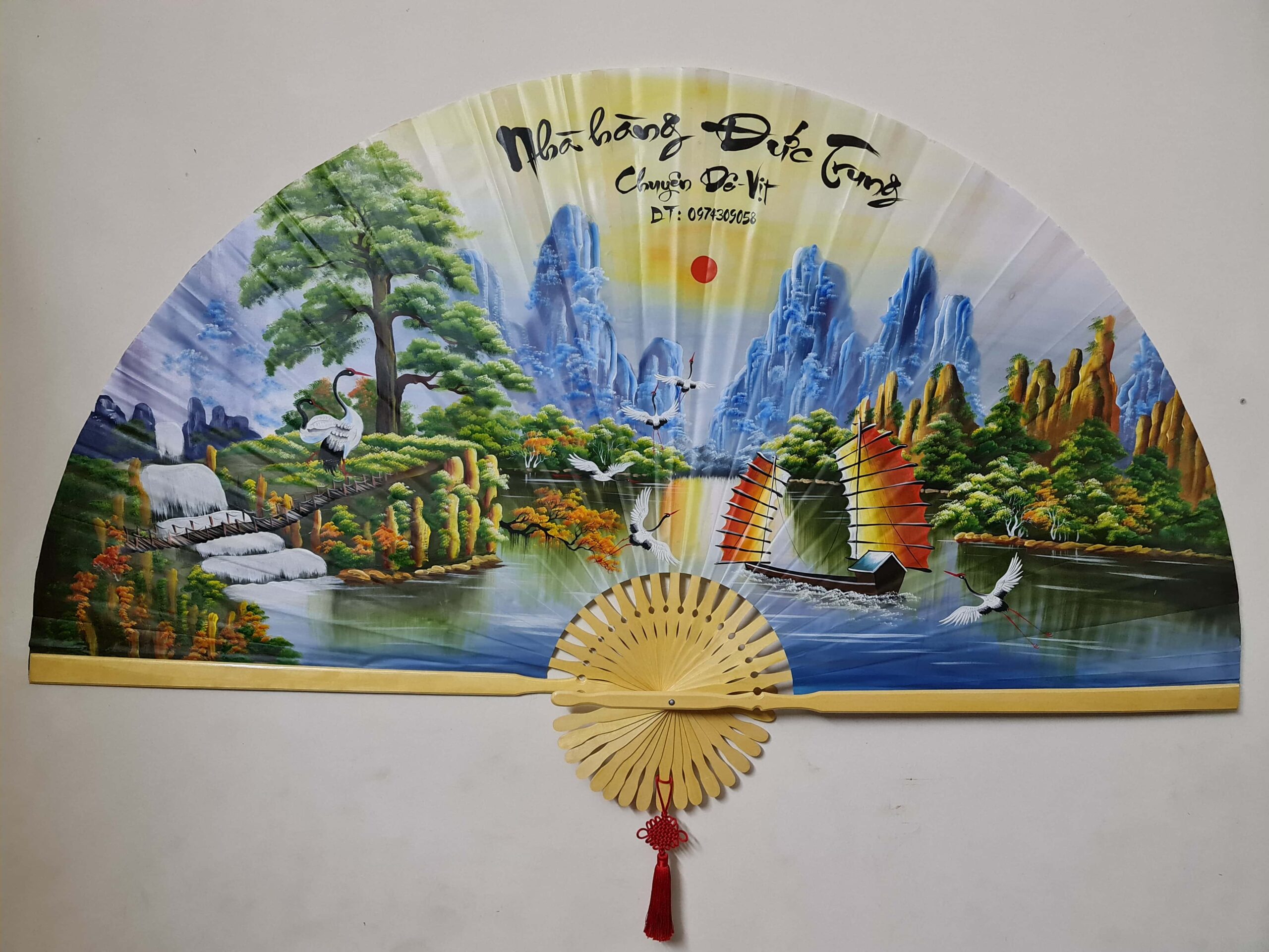 Quạt Tranh Sơn Thủy – Vẻ Đẹp Cổ Điển, Hồn Thiên Nhiên - Image 3