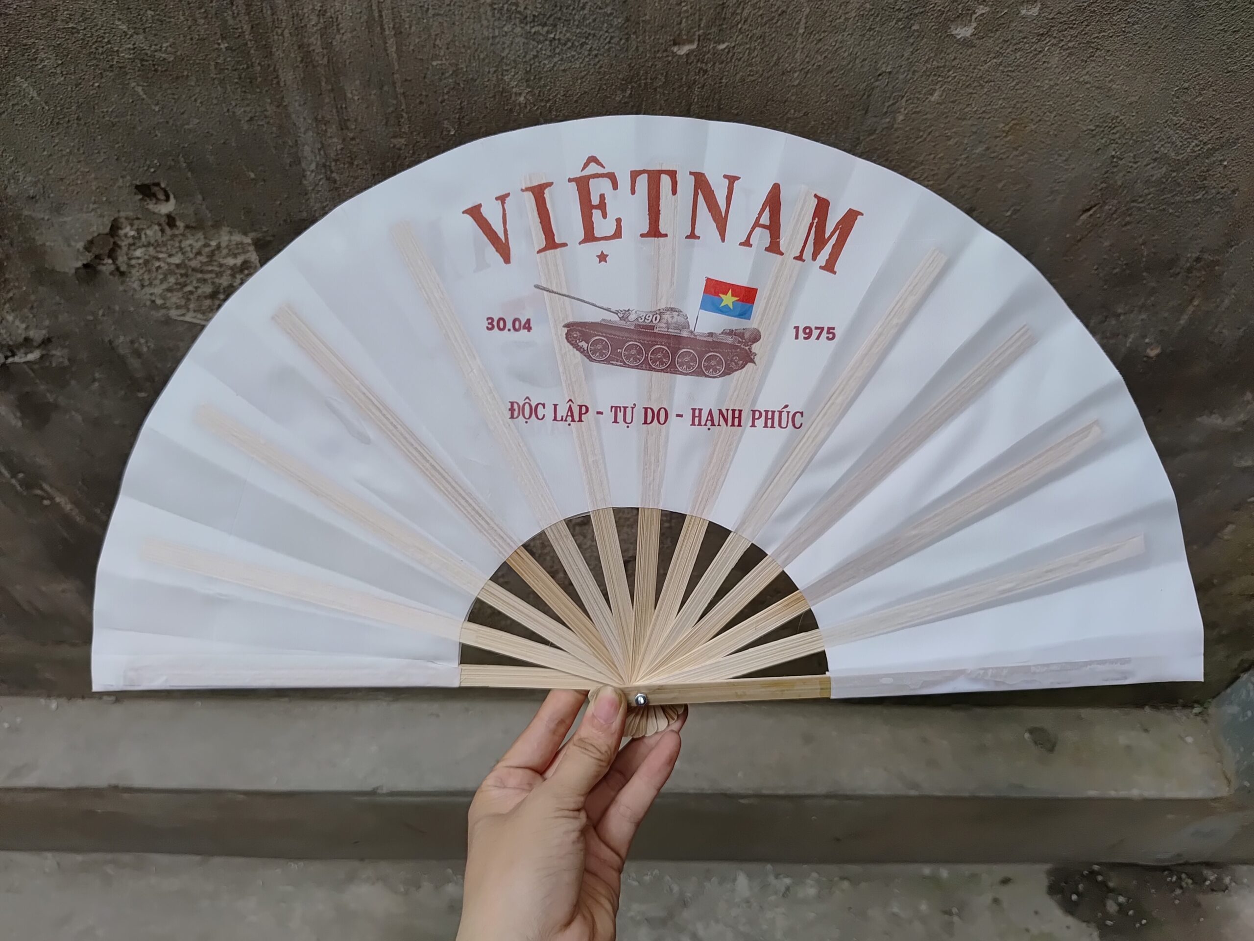 QUẠT VIỆT NAM – VẺ ĐẸP BÌNH DỊ MÀ GẦN GŨI - Image 13