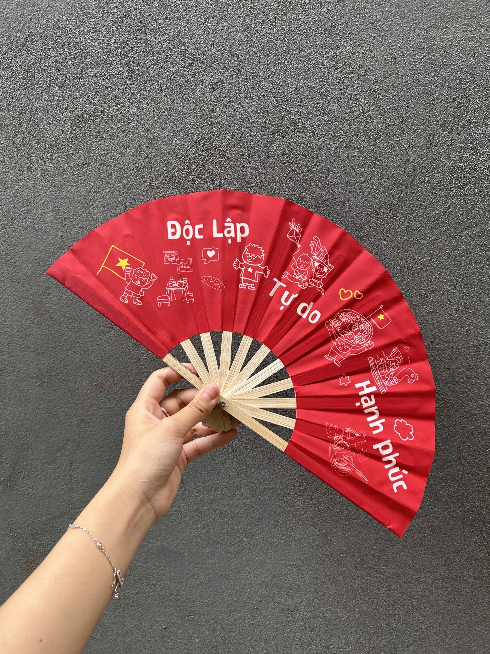 QUẠT VIỆT NAM – VẺ ĐẸP BÌNH DỊ MÀ GẦN GŨI - Image 15