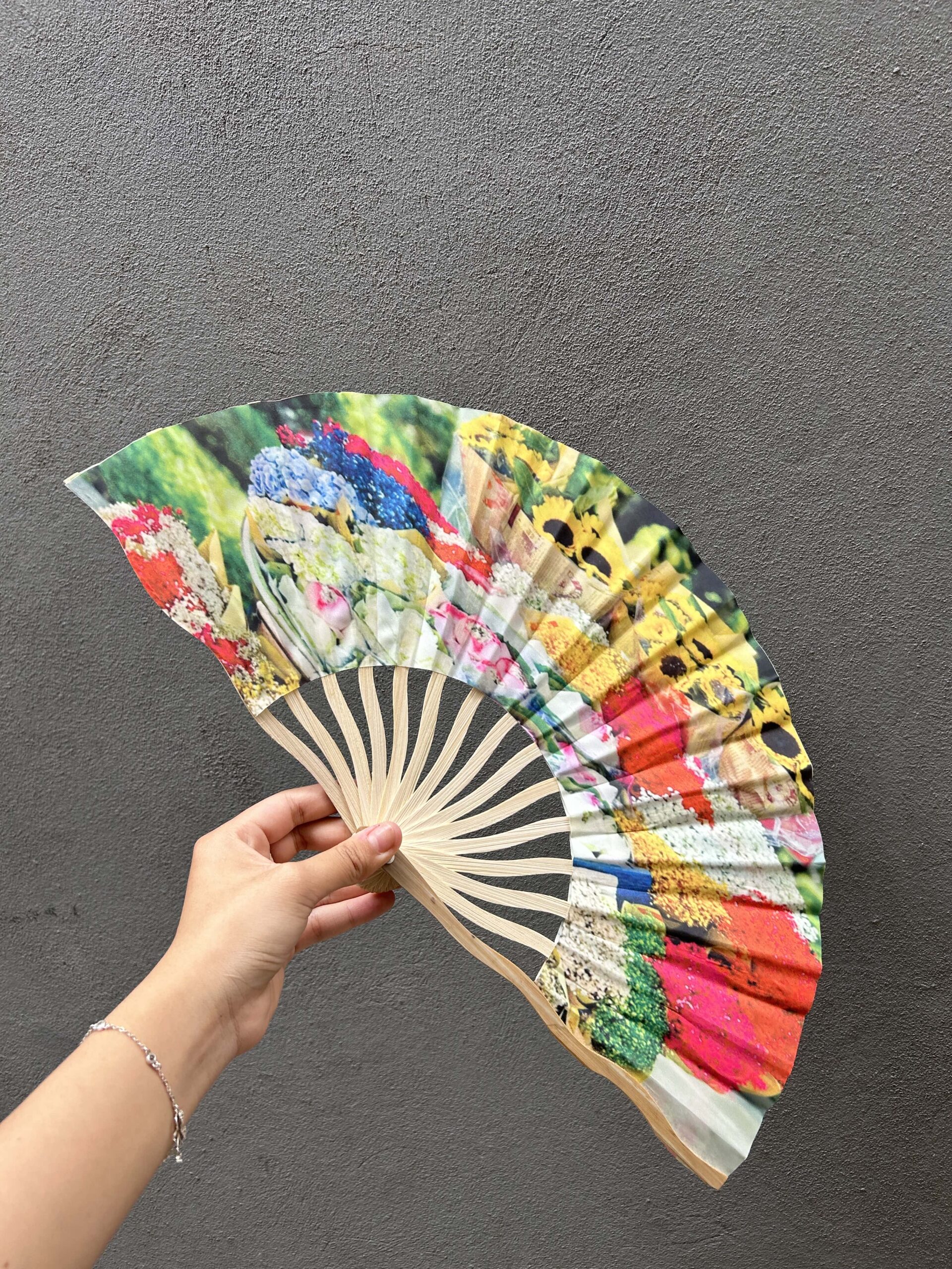 Quạt Quà Tặng – Món Quà Nhỏ, Ý Nghĩa Lớn - Image 5