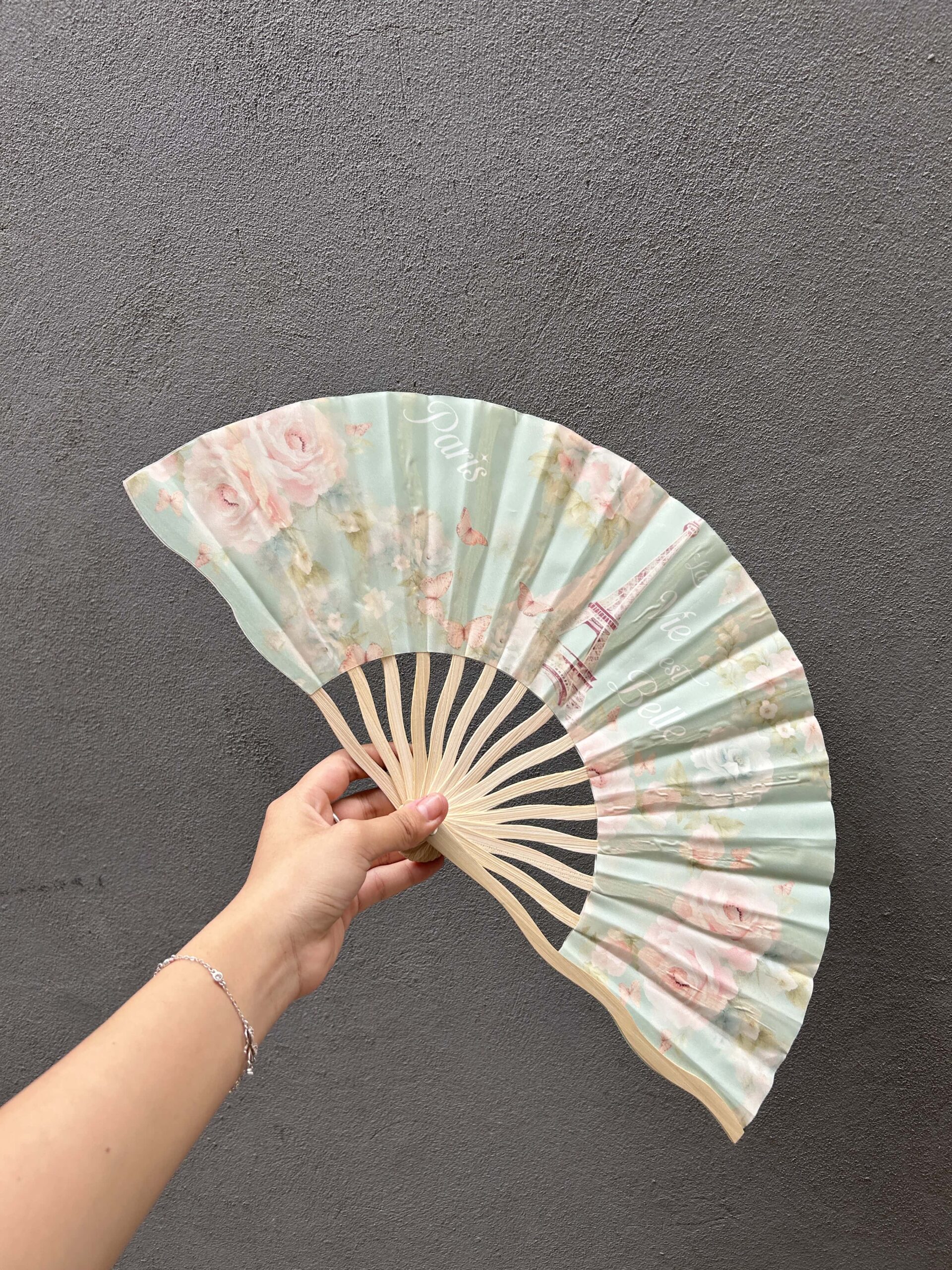 Quạt Quà Tặng – Món Quà Nhỏ, Ý Nghĩa Lớn - Image 7