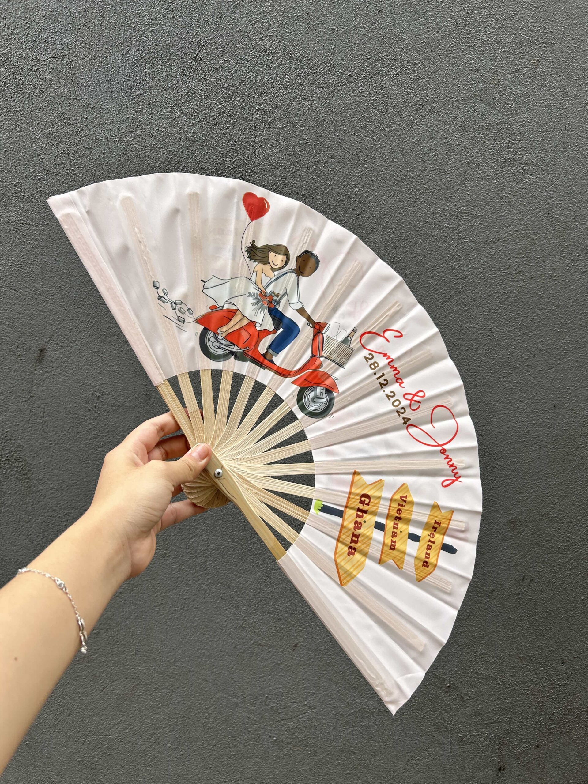 Quạt Cưới – Lời Chúc Duyên Lành Trong Từng Nhịp Quạt - Image 2