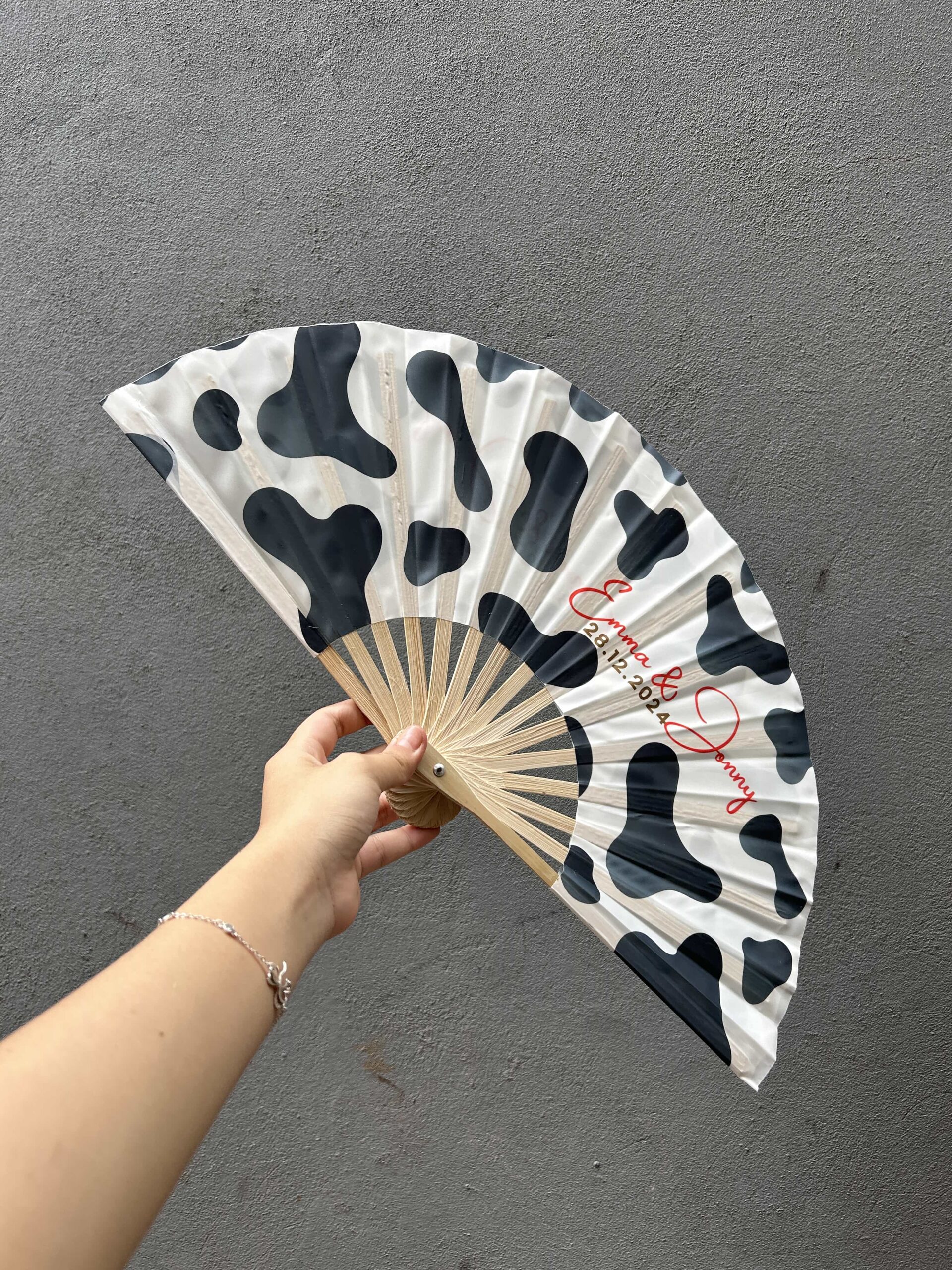 Quạt Cưới – Lời Chúc Duyên Lành Trong Từng Nhịp Quạt - Image 3