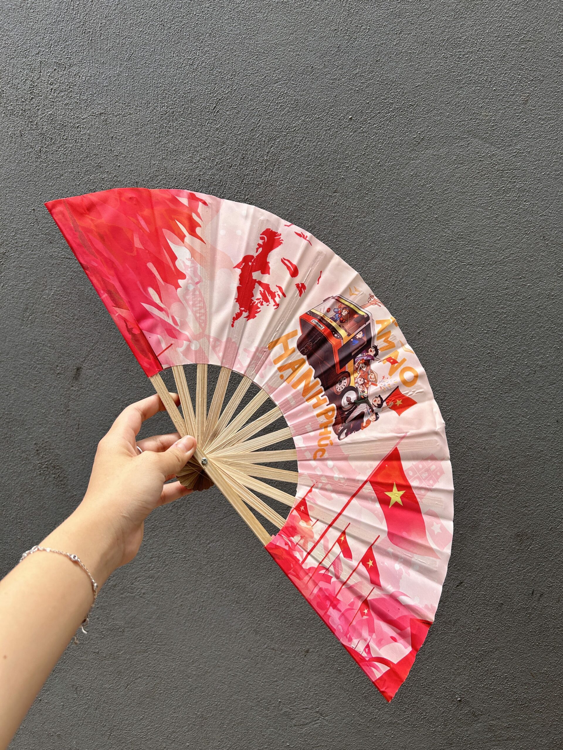 QUẠT VIỆT NAM – VẺ ĐẸP BÌNH DỊ MÀ GẦN GŨI - Image 2