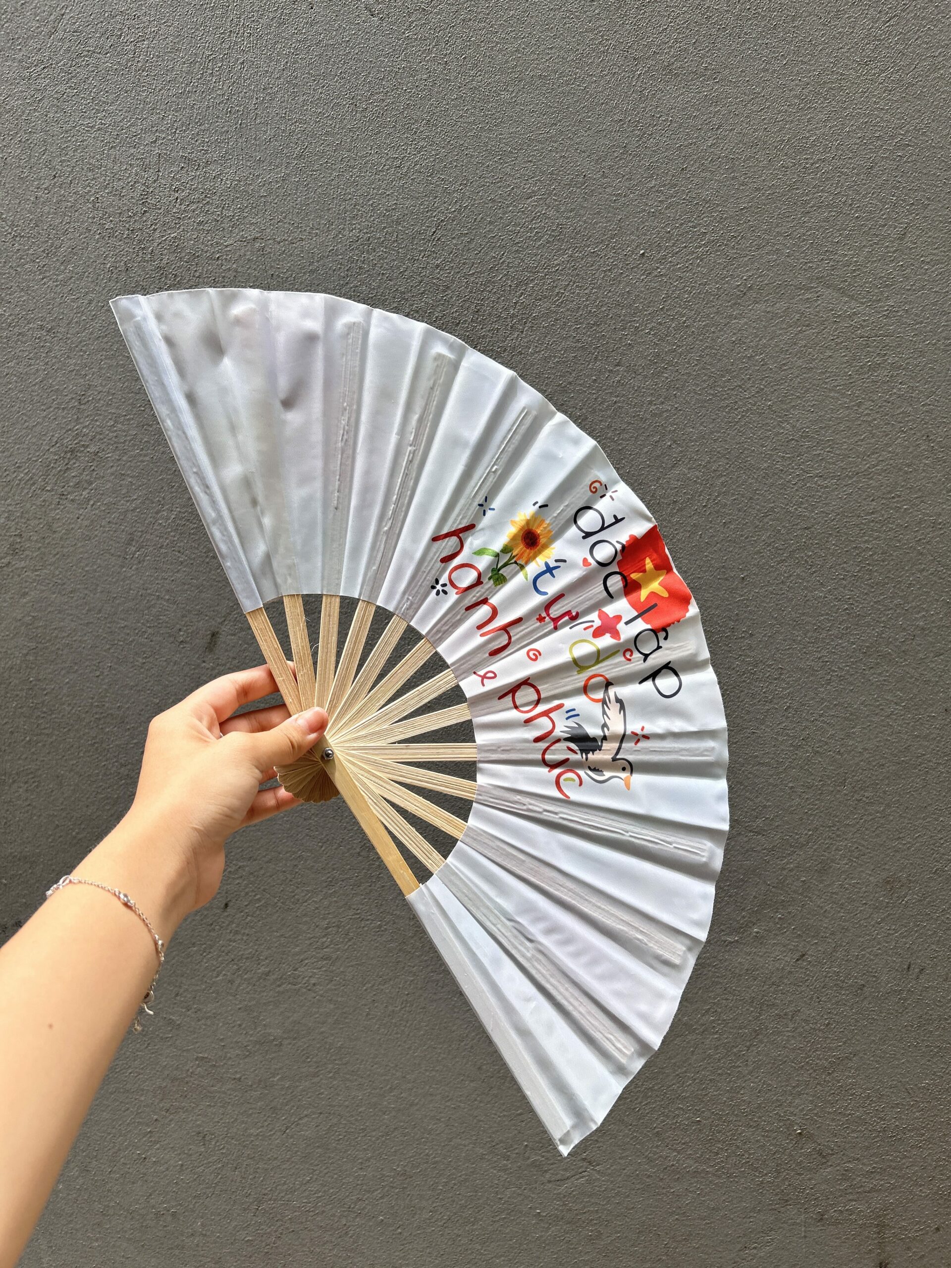 QUẠT VIỆT NAM – VẺ ĐẸP BÌNH DỊ MÀ GẦN GŨI - Image 4