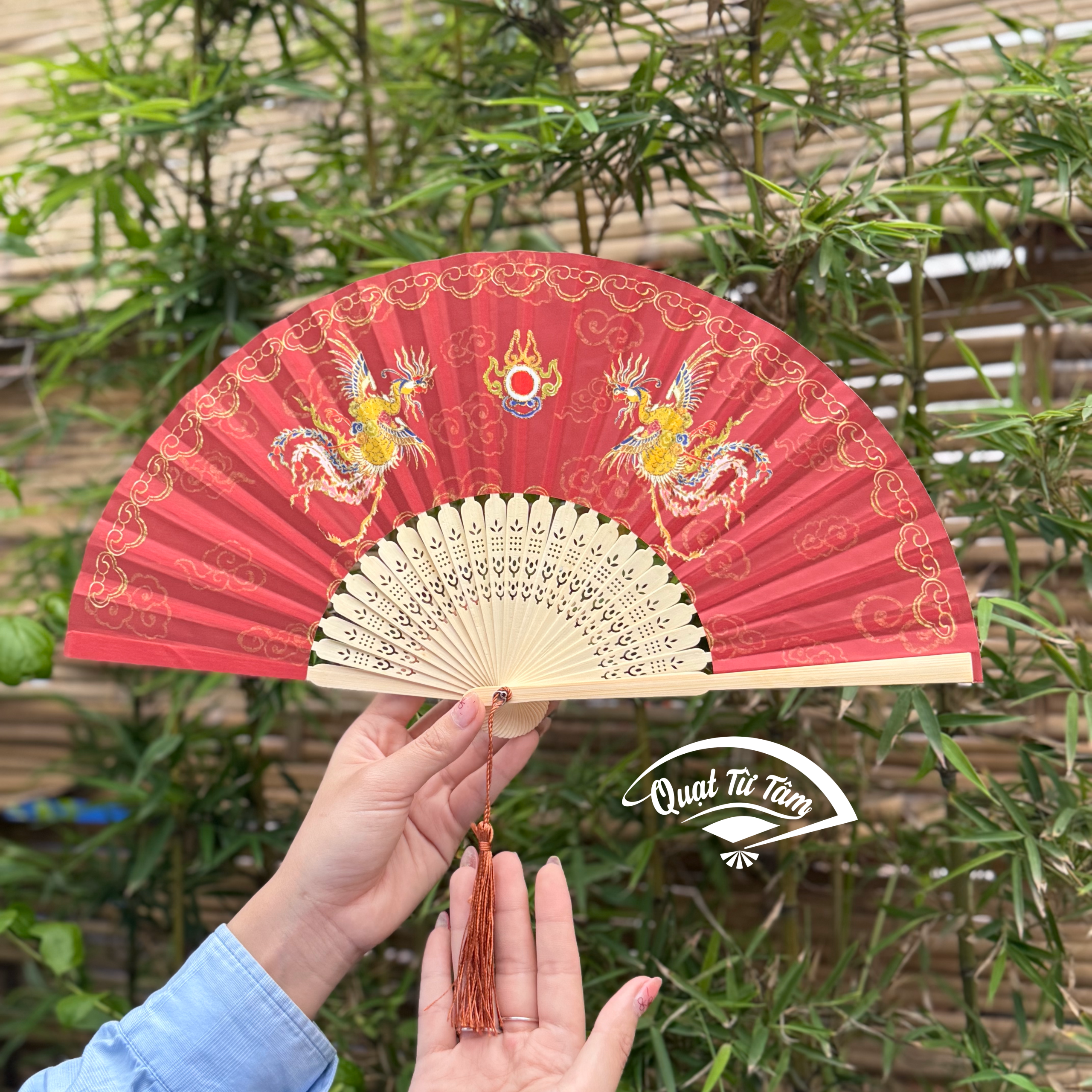 Quạt vải nan đục lỗ cao cấp màu trắng, sản phẩm thủ công truyền thống Việt Nam