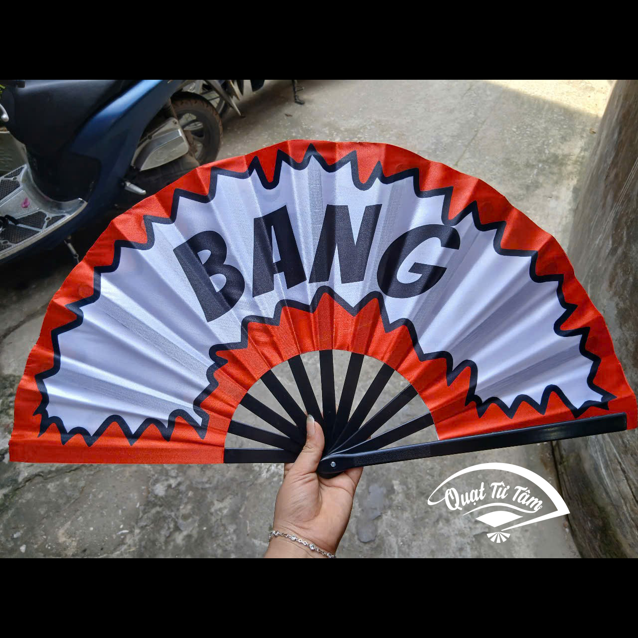 Quạt vải phi bóng nan nhựa đen cầm tay, quạt sự kiện in logo BANG, sản phẩm thủ công Việt Nam