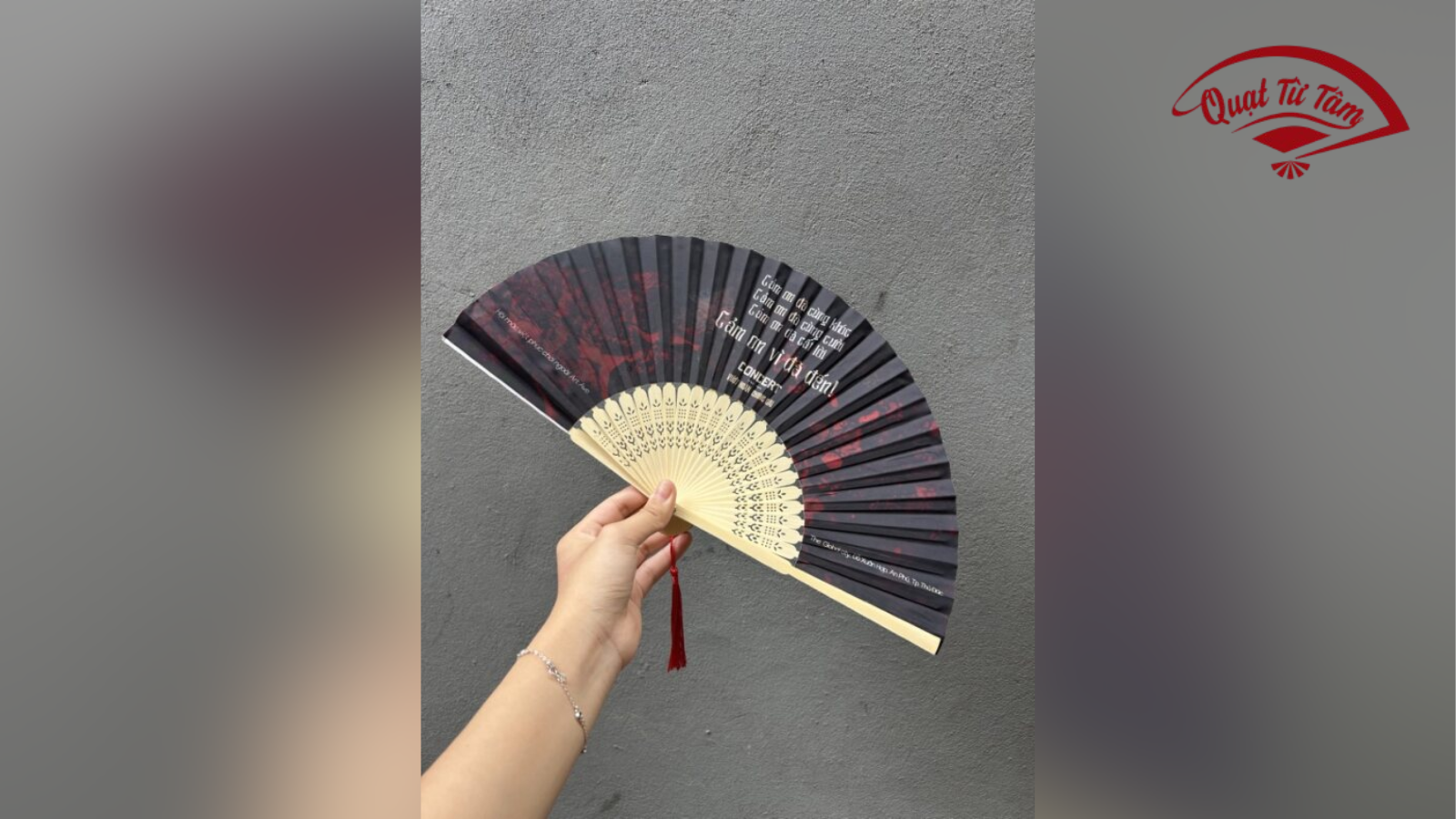 quạt giấy cầm tay sự kiện