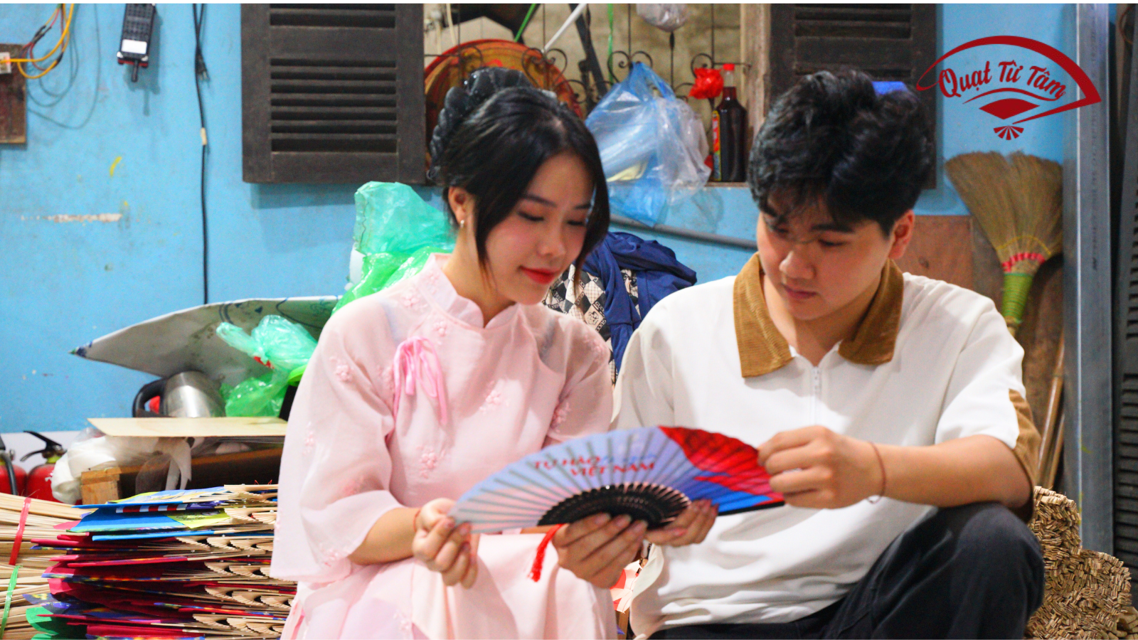 quạt nan tre thủ công