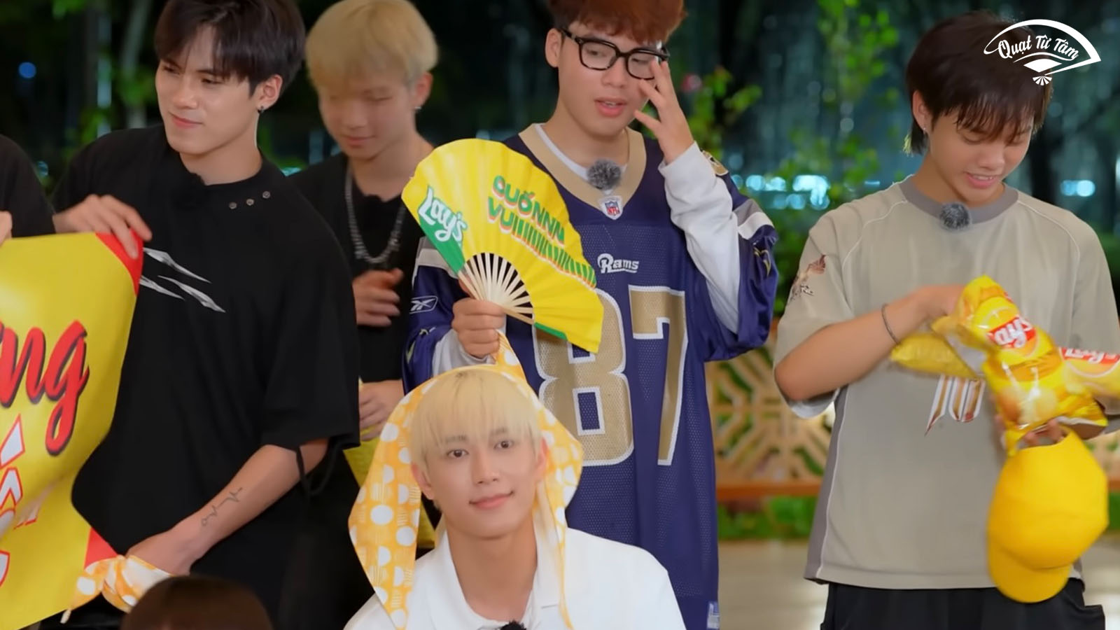 Quạt Lay’s “Cuốn vui trọn show”