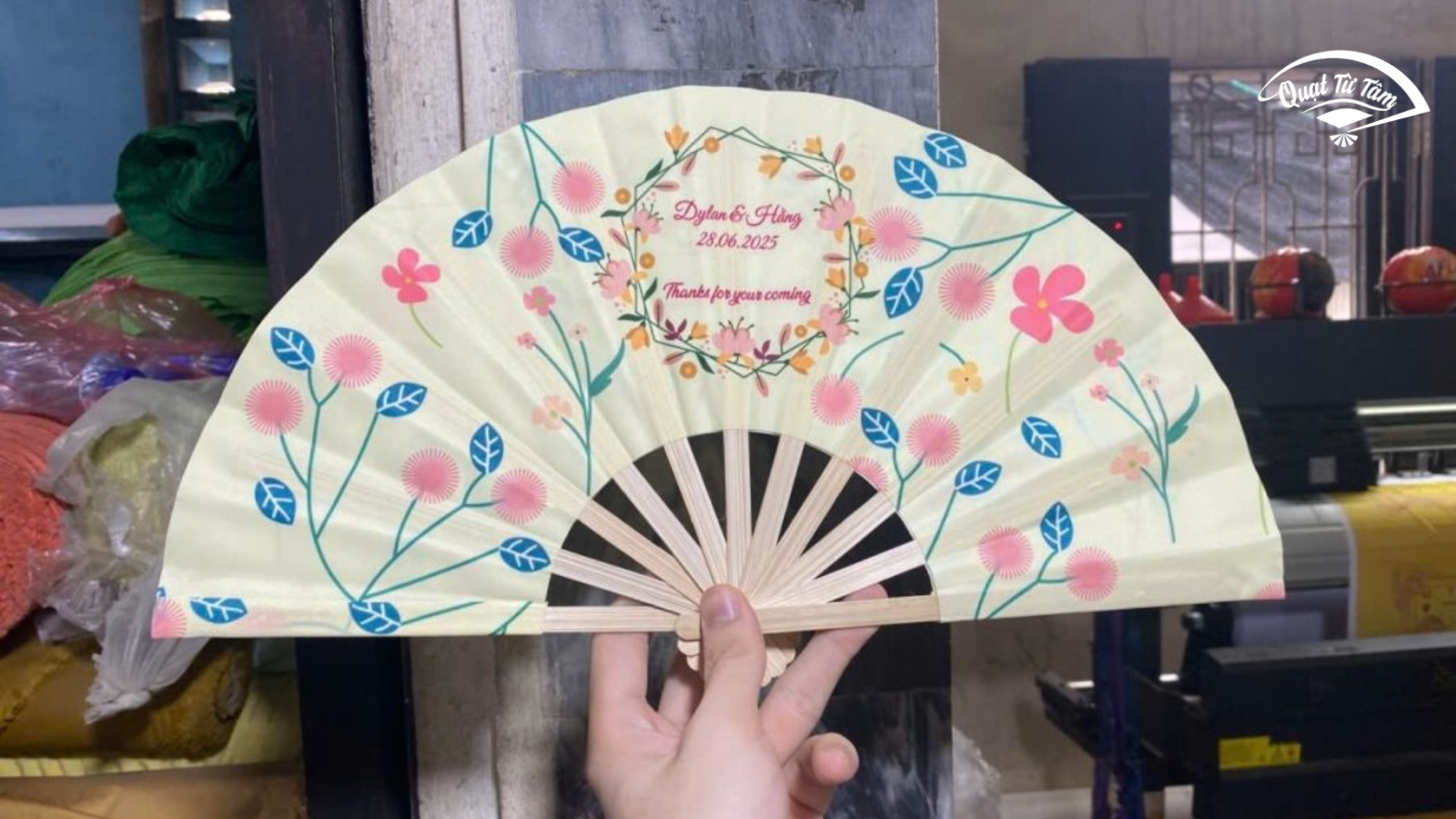 quạt giấy cầm tay đám cưới