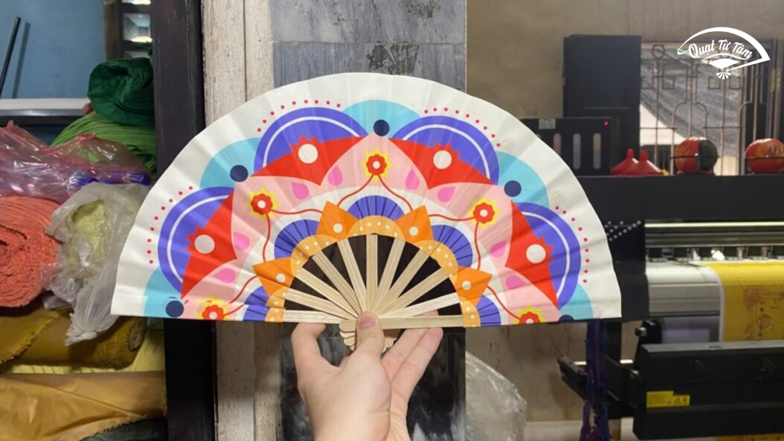 quạt giấy cầm tay đám cưới