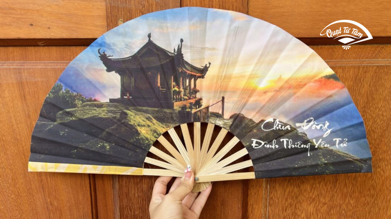 quạt giấy cầm tay handmade