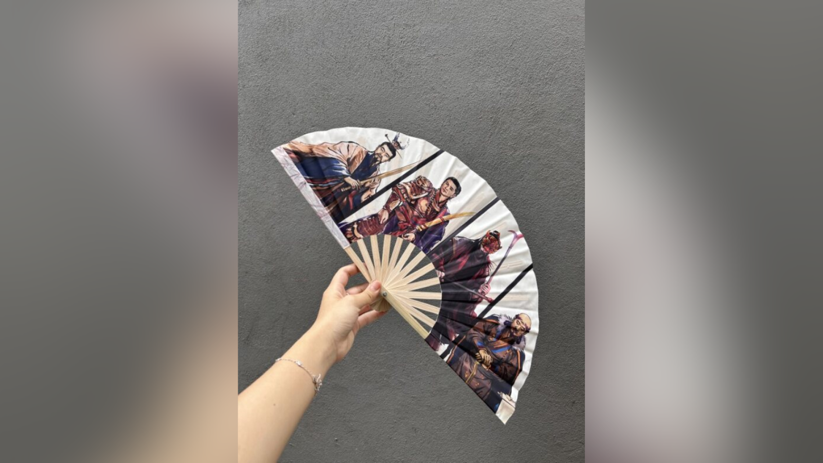 Quạt tranh phong cách Nhật Bản